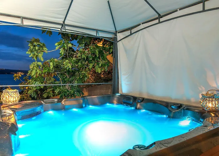 Renoviertes Nur 150 Meter Zum Mit Jacuzzi, Meerblick, Pool, Billardtisch アパート
