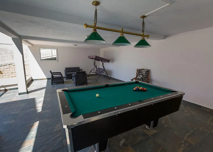 アパート Renoviertes Nur 150 Meter Zum Mit Jacuzzi, Meerblick, Pool, Billardtisch