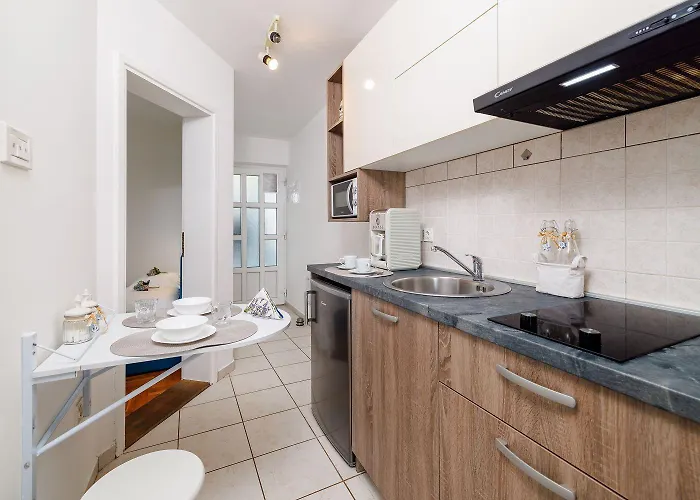 アパート Renoviertes Nur 150 Meter Zum Mit Jacuzzi, Meerblick, Pool, Billardtisch ドラマリ