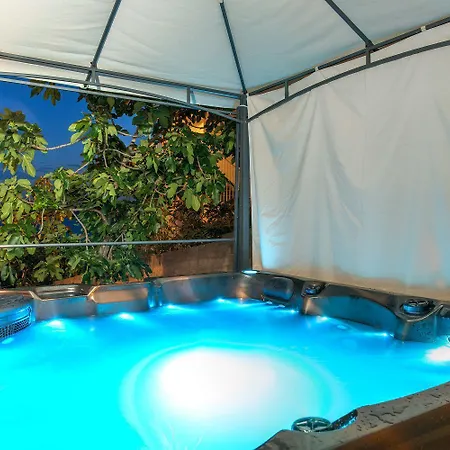 Renoviertes Nur 150 Meter Zum Mit Jacuzzi, Meerblick, Pool, Billardtisch Lejlighed
