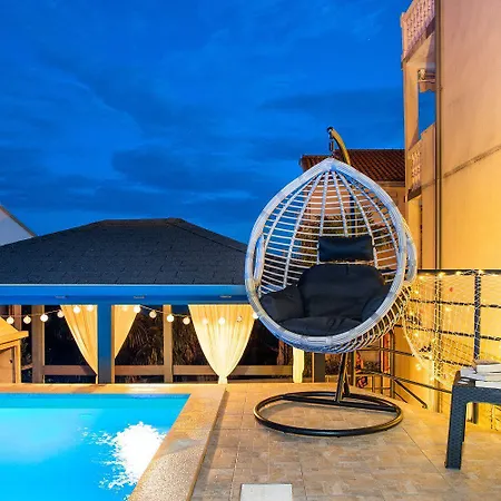 Lejlighed Renoviertes Nur 150 Meter Zum Mit Jacuzzi, Meerblick, Pool, Billardtisch Dramalj