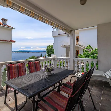 Renoviertes Nur 150 Meter Zum Mit Jacuzzi, Meerblick, Pool, Billardtisch * Dramalj
