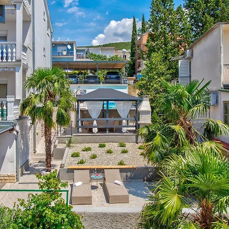 Renoviertes Nur 150 Meter Zum Mit Jacuzzi, Meerblick, Pool, Billardtisch Apartamento Dramalj