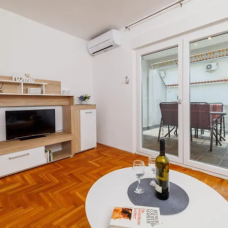 Renoviertes Nur 150 Meter Zum Mit Jacuzzi, Meerblick, Pool, Billardtisch Apartamento *