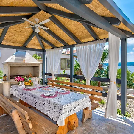 Renoviertes Nur 150 Meter Zum Mit Jacuzzi, Meerblick, Pool, Billardtisch