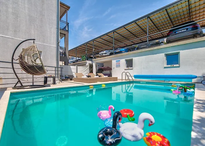 Renoviertes Nur 150 Meter Zum Mit Jacuzzi, Meerblick, Pool, Billardtisch Apartament Dramalj